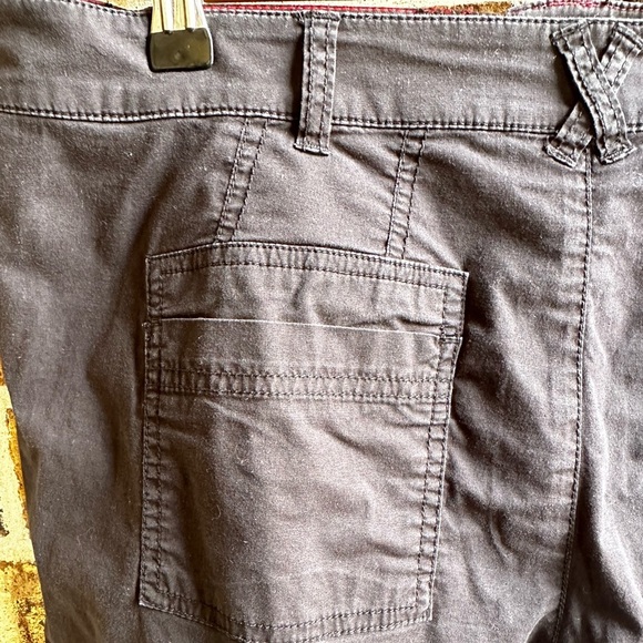 Black Cargo Shorts with Classic Design - Picture 6 of 10